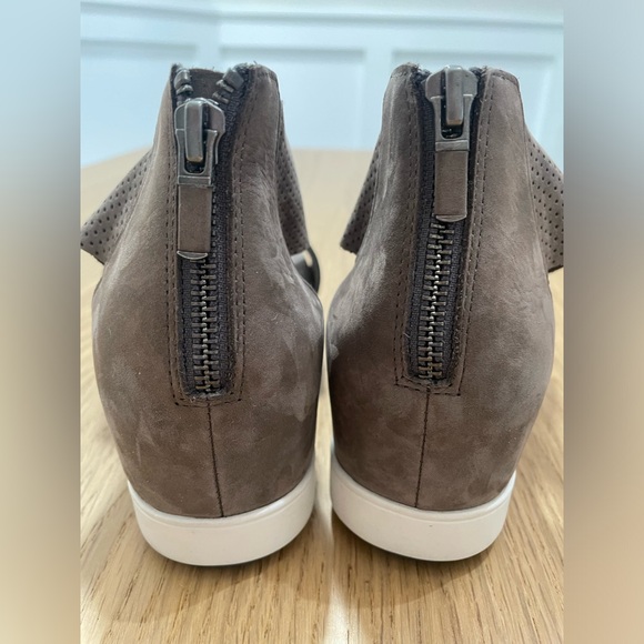 EILEEN FISHER Sport 2 Sneaker Sandal in grey perforated leather, Sz 8 - Picture 4 of 10